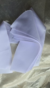 长期出售做白大褂的涤棉废布，针织废布，涤棉边角料，涤棉，白色现货4吨多，也有浅色的卖