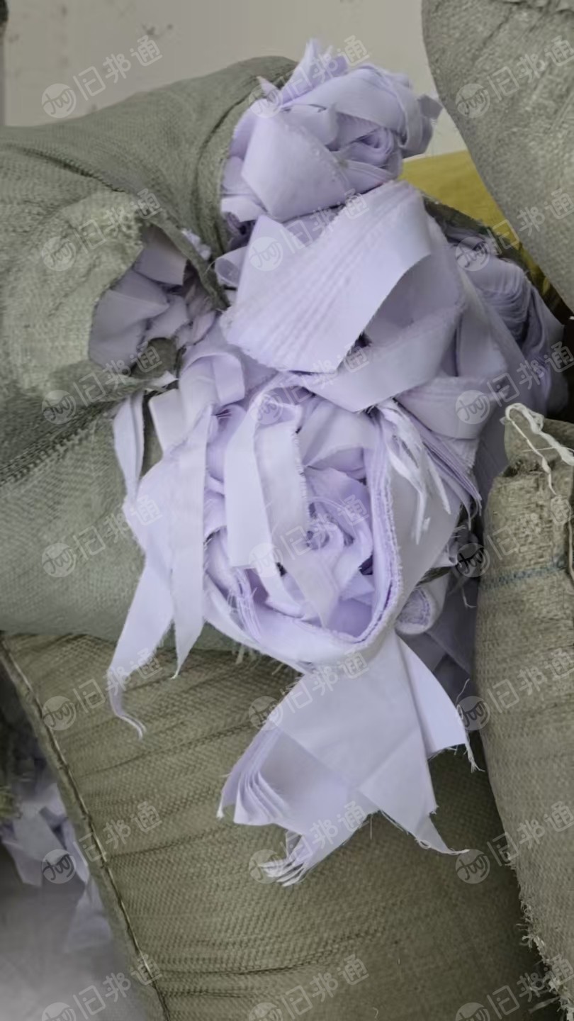 长期出售做白大褂的涤棉废布，针织废布，涤棉边角料，涤棉，白色现货4吨多，也有浅色的卖