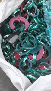 出售PET重胶膜废料，两种颜色分开的，胶带厂下来的，现货一挂车