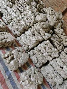 长期出售热熔块，社会料，现货10吨