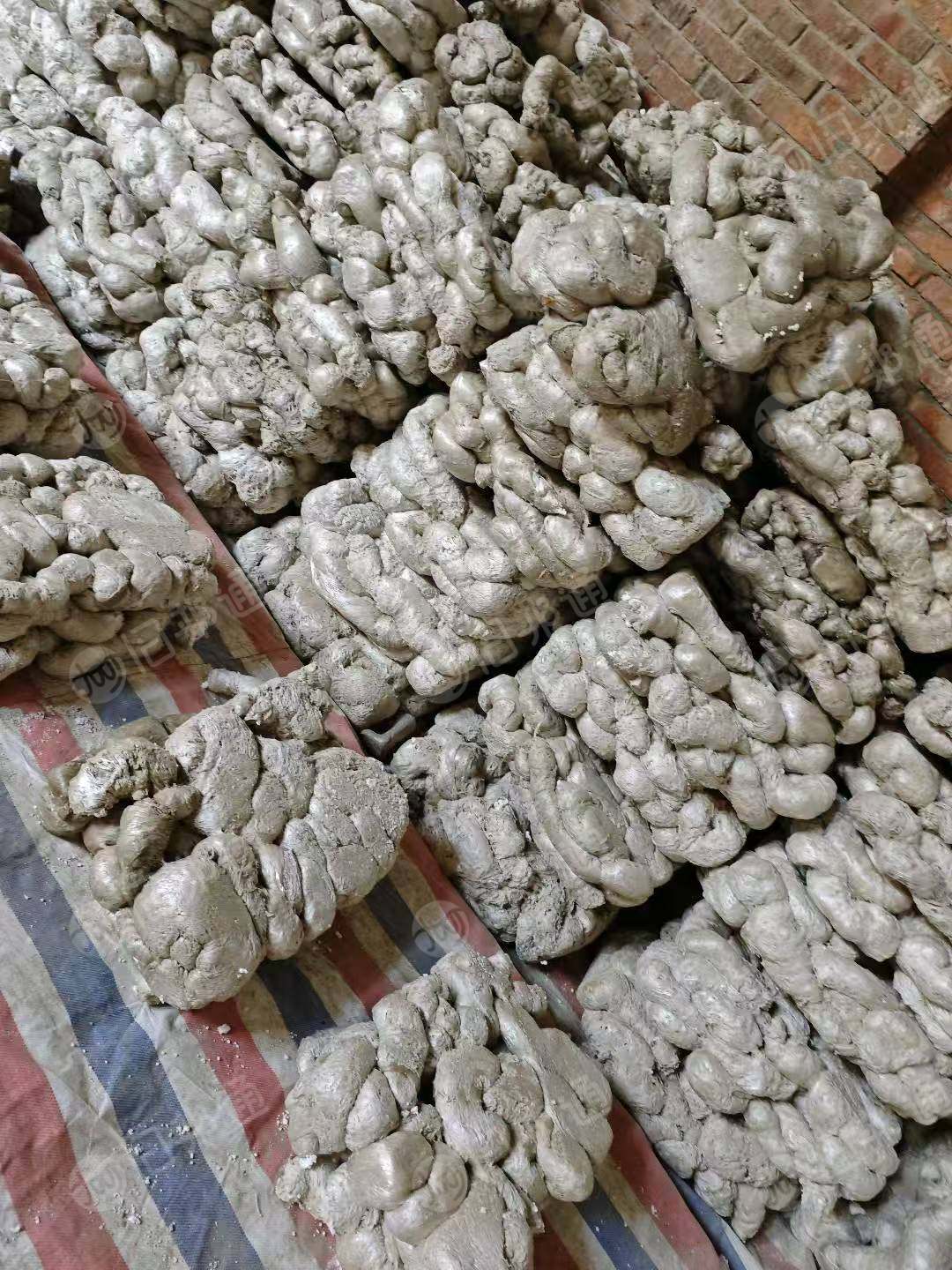 长期出售热熔块，社会料，现货10吨