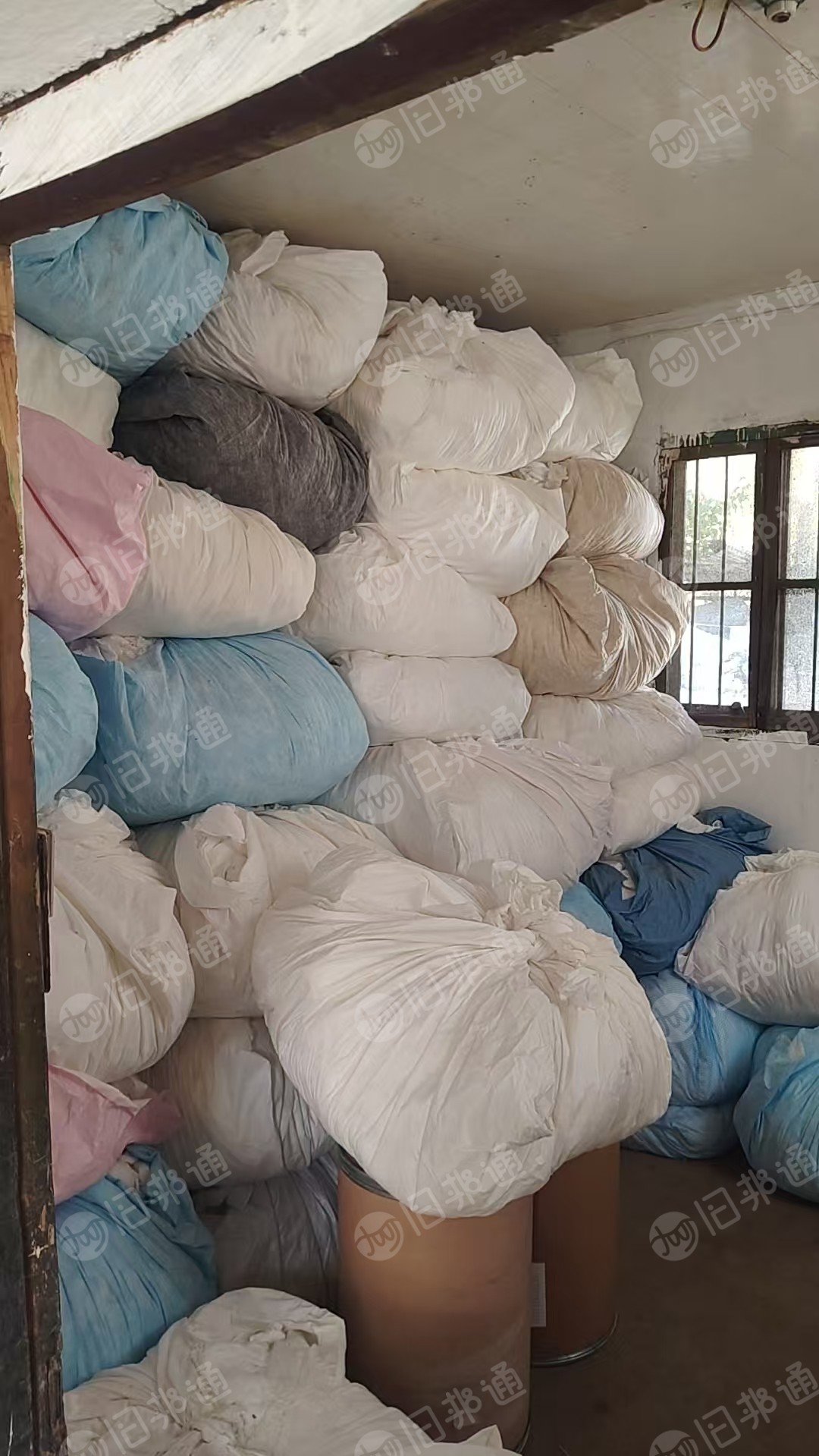 长期出售做湿巾下来的涤纶水刺无纺布，无纺布边角料，干的现货四五吨