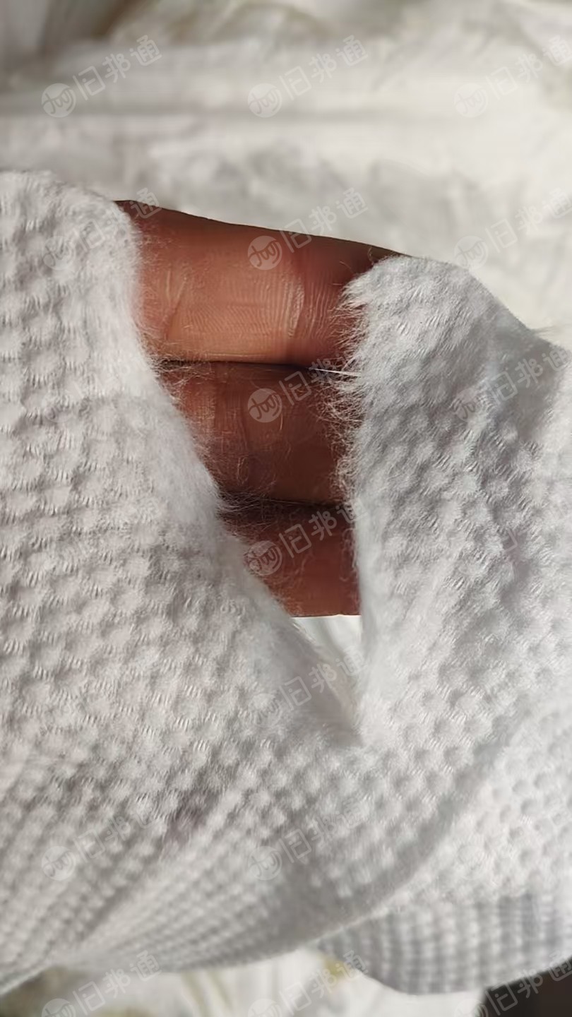 长期出售做湿巾下来的涤纶水刺无纺布，无纺布边角料，干的现货四五吨