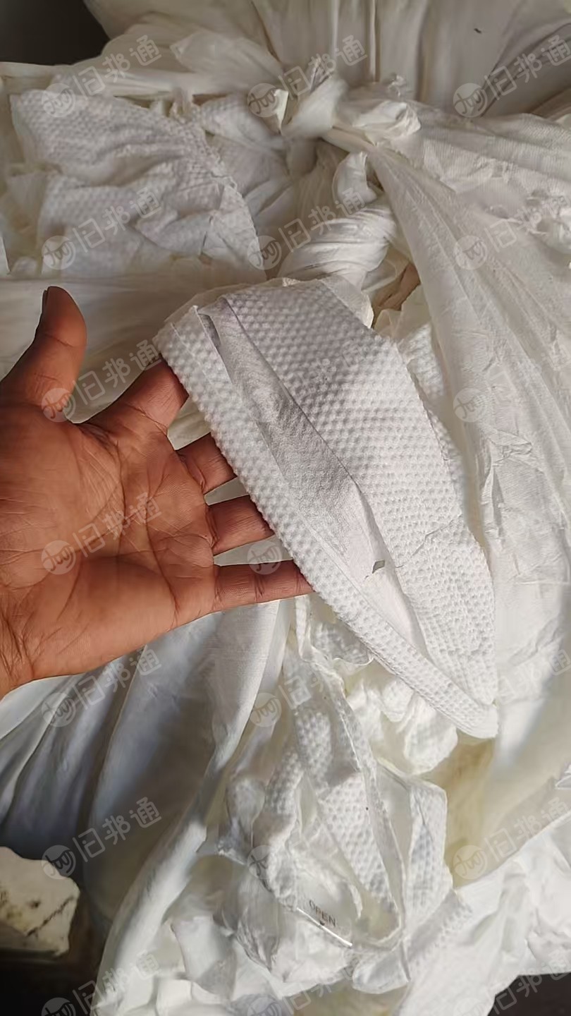 长期出售做湿巾下来的涤纶水刺无纺布，无纺布边角料，干的现货四五吨