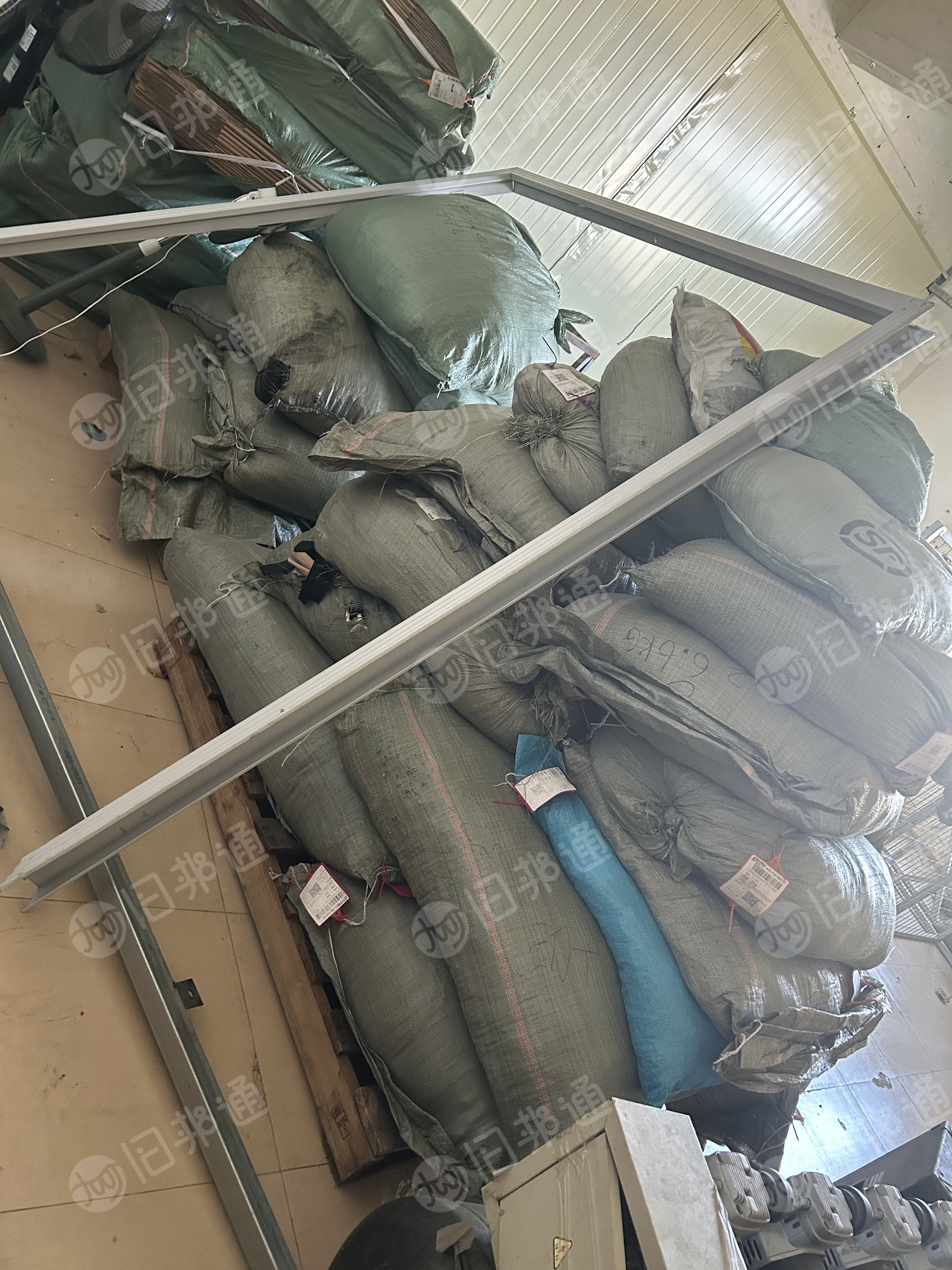 长期出售锦氨泳装布头，锦氨废布，锦氨布块，有一两米几米的，70锦纶30氨纶