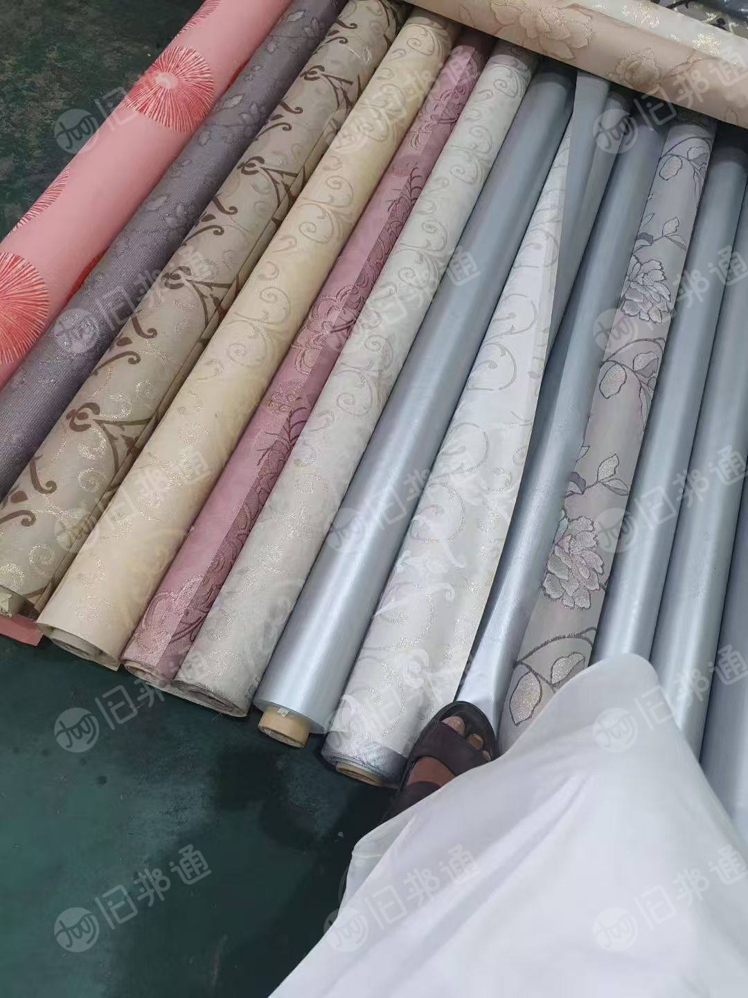 长期求购梭织布类品种，广告布，PVC雨衣布，箱包布，帐篷布，衬布，雨伞布涂银，涂层布，欢迎来电！