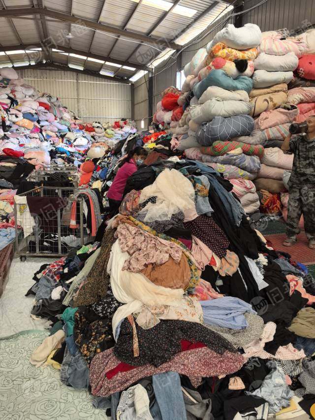 长期回收旧衣服统货，旧衣服分拣货，全品类都回收，附近300公里优先