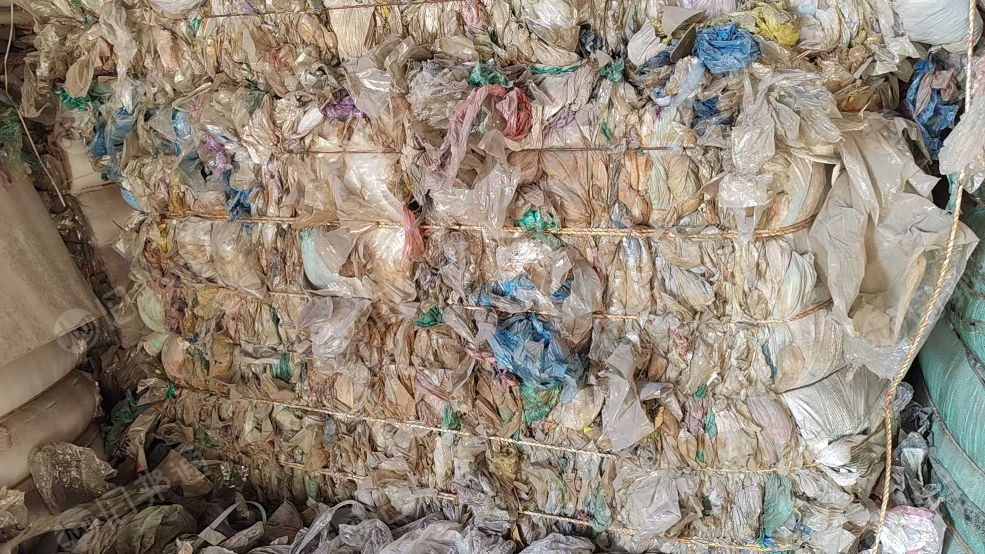 出售水洗PE膜废料，装稀土的高低压膜混打