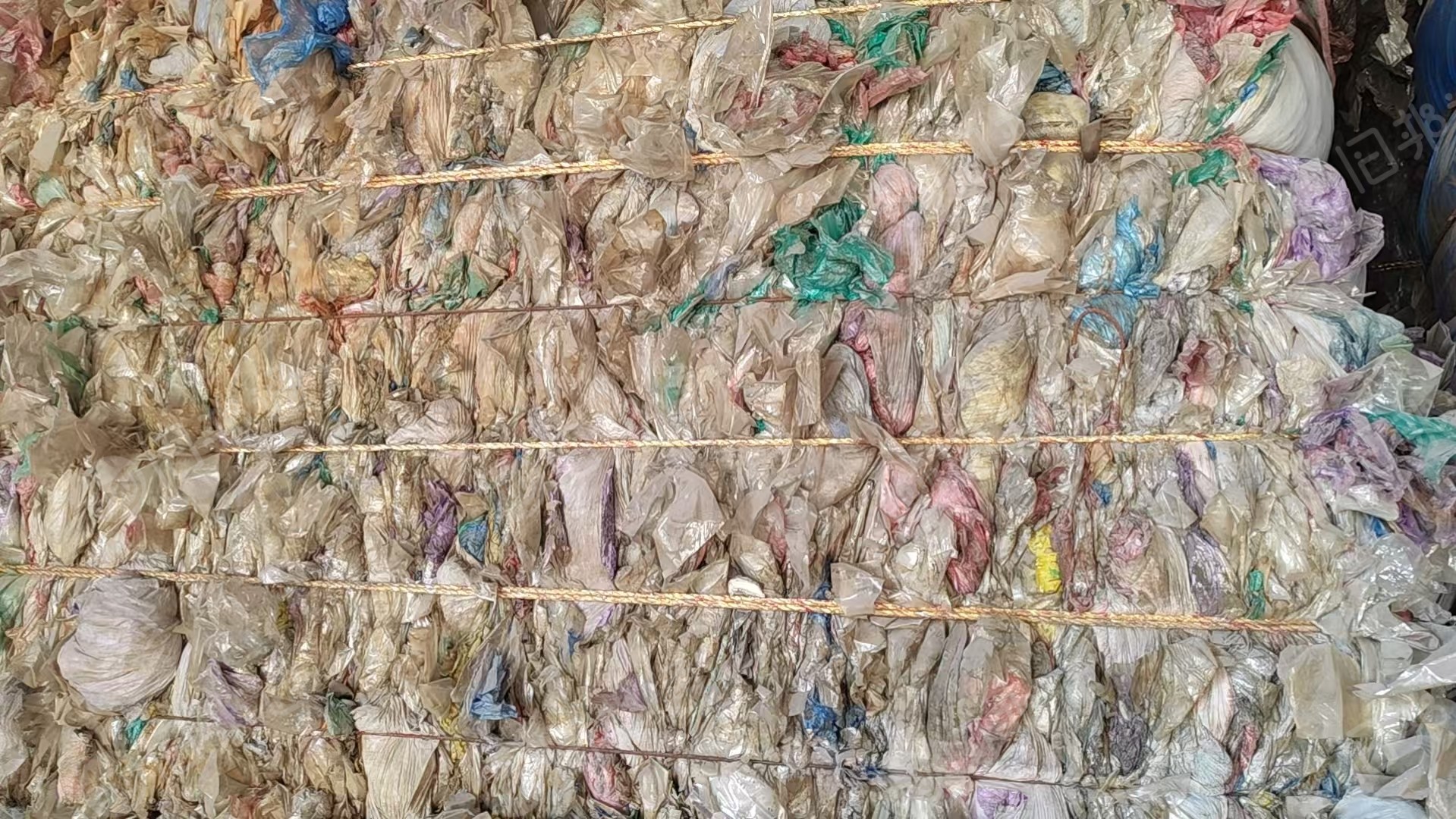 出售水洗PE膜废料，装稀土的高低压膜混打