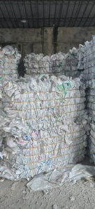 出售水洗乳白袋废料，有大白和二白，月供200吨以上