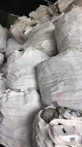 出售ABS/PC合金毛料，电子厂下来的，现货五十吨左右