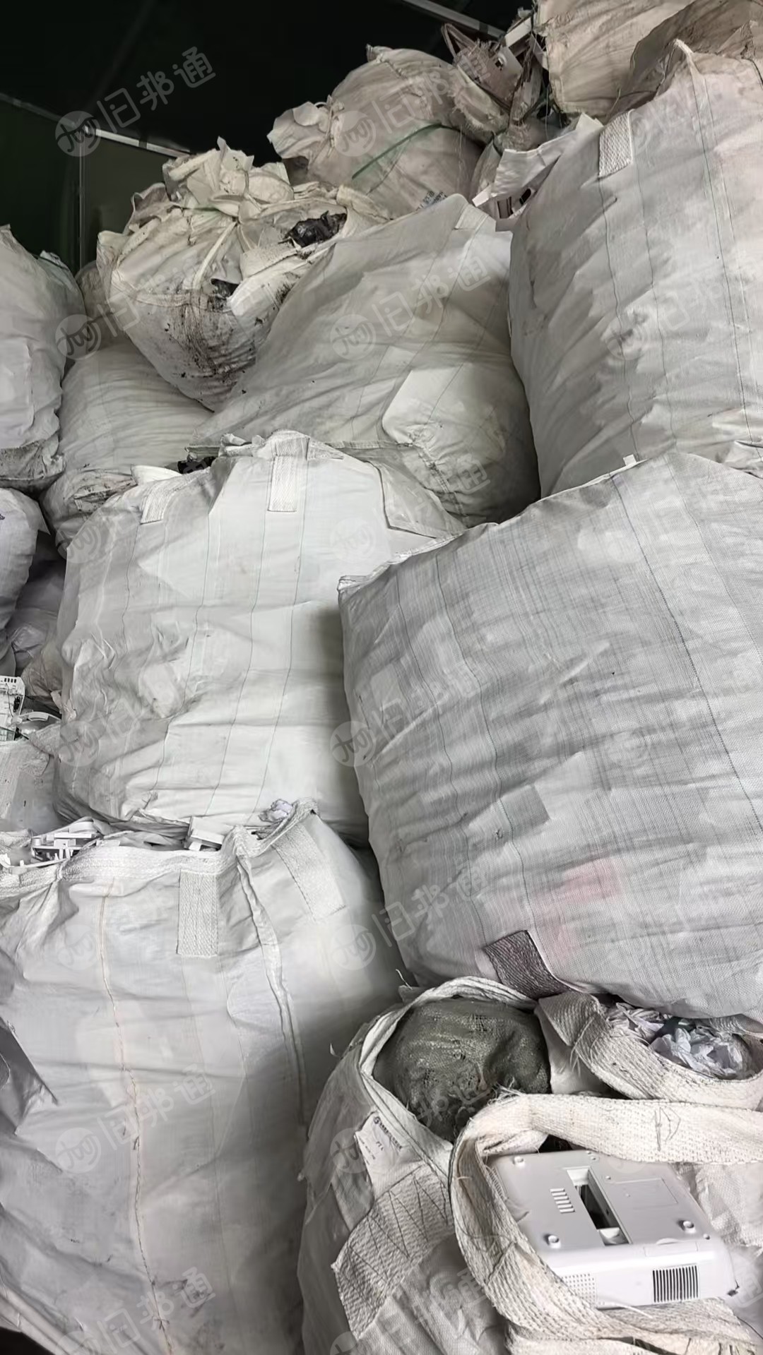 出售ABS/PC合金毛料，电子厂下来的，现货五十吨左右