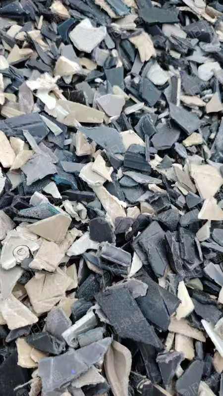 出售PP汽车内饰破碎料，简单清洗未做分拣，混有少量杂质