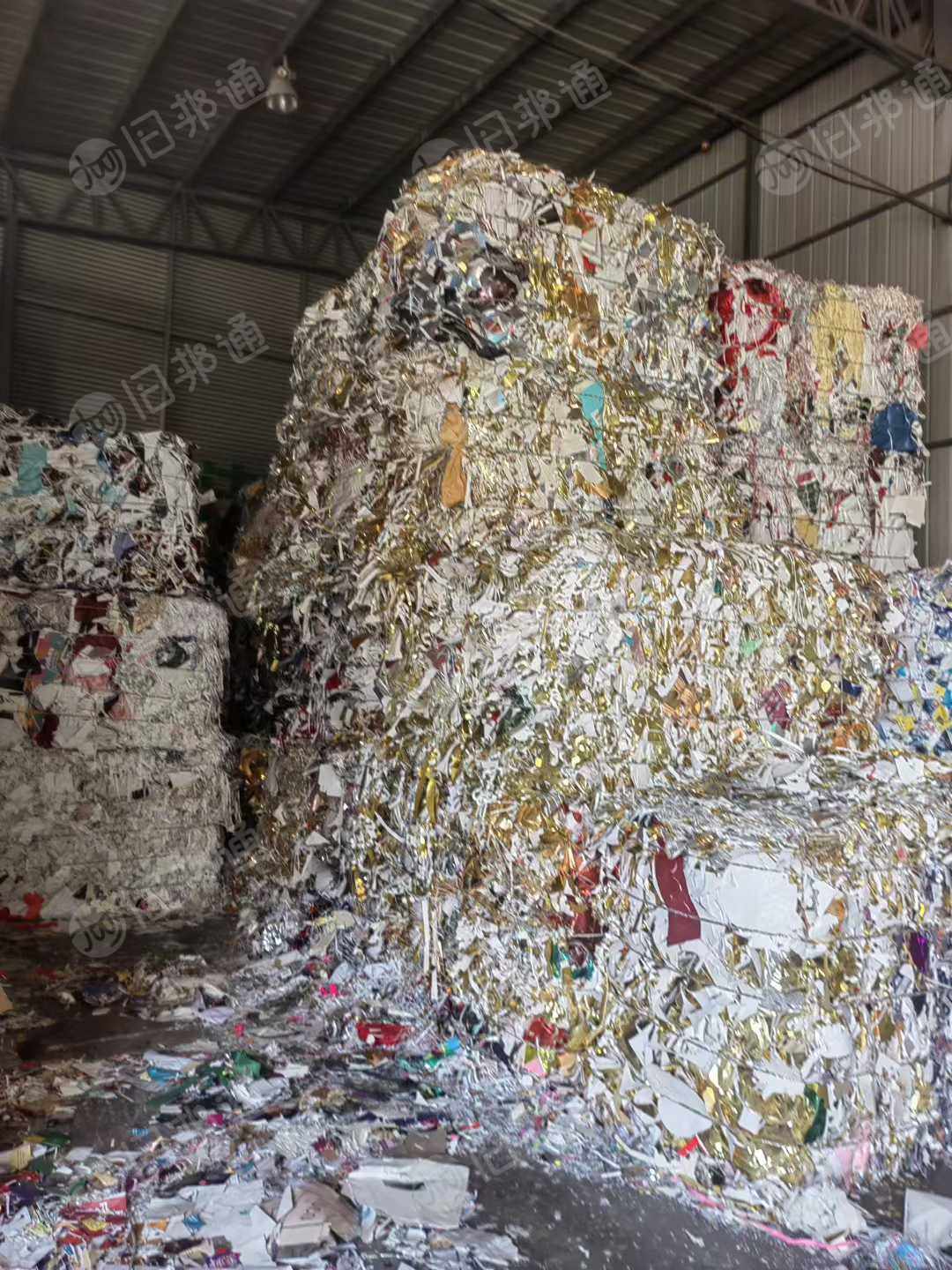 出售带膜的金银卡边角料