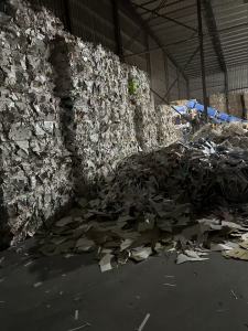 长期出售印刷厂的白卡纸切边料，有无膜纯白，单面膜，双面