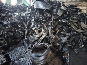 出售电容器上的胶塞边角料，经过高温