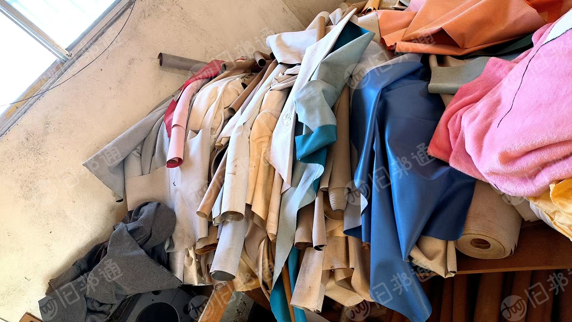 出售沙发厂用剩下的pvc皮革,pu皮革,小卷布