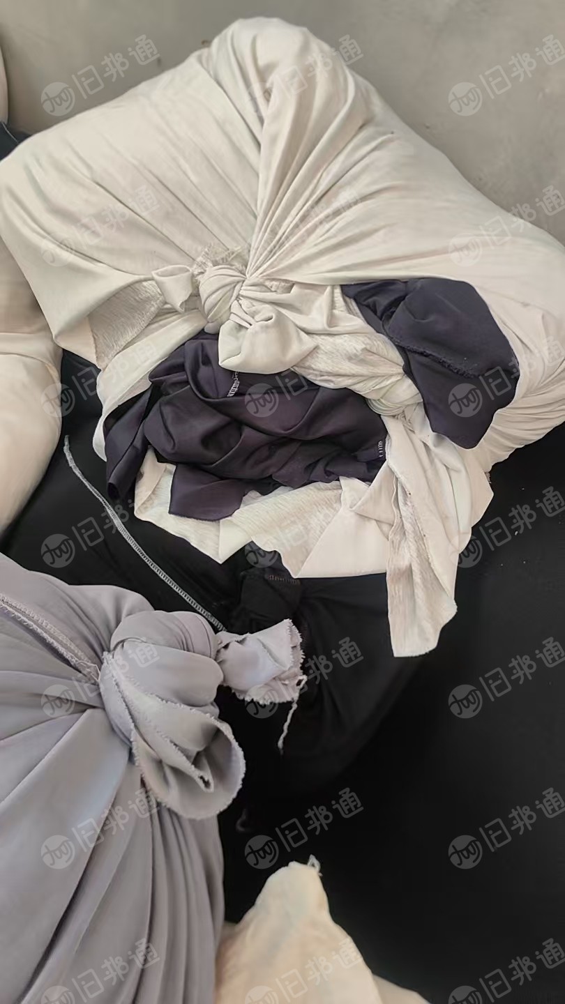 长期出售做针织染厂下来的涤棉废布，纯棉废布，统货走，涤棉棉含量在40-60左右，月供十几吨