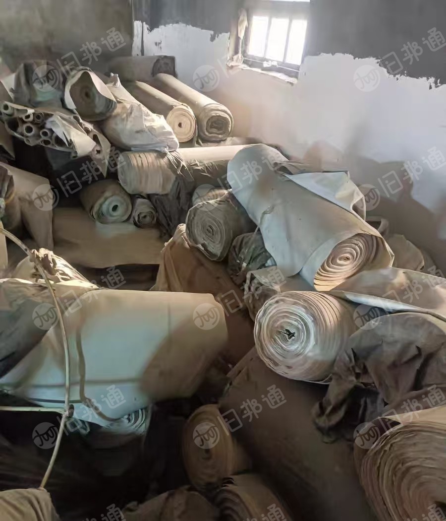 出售库存皮革，PVC皮革，基本是浅色，毛底，现货有20吨左右，货在山东潍坊