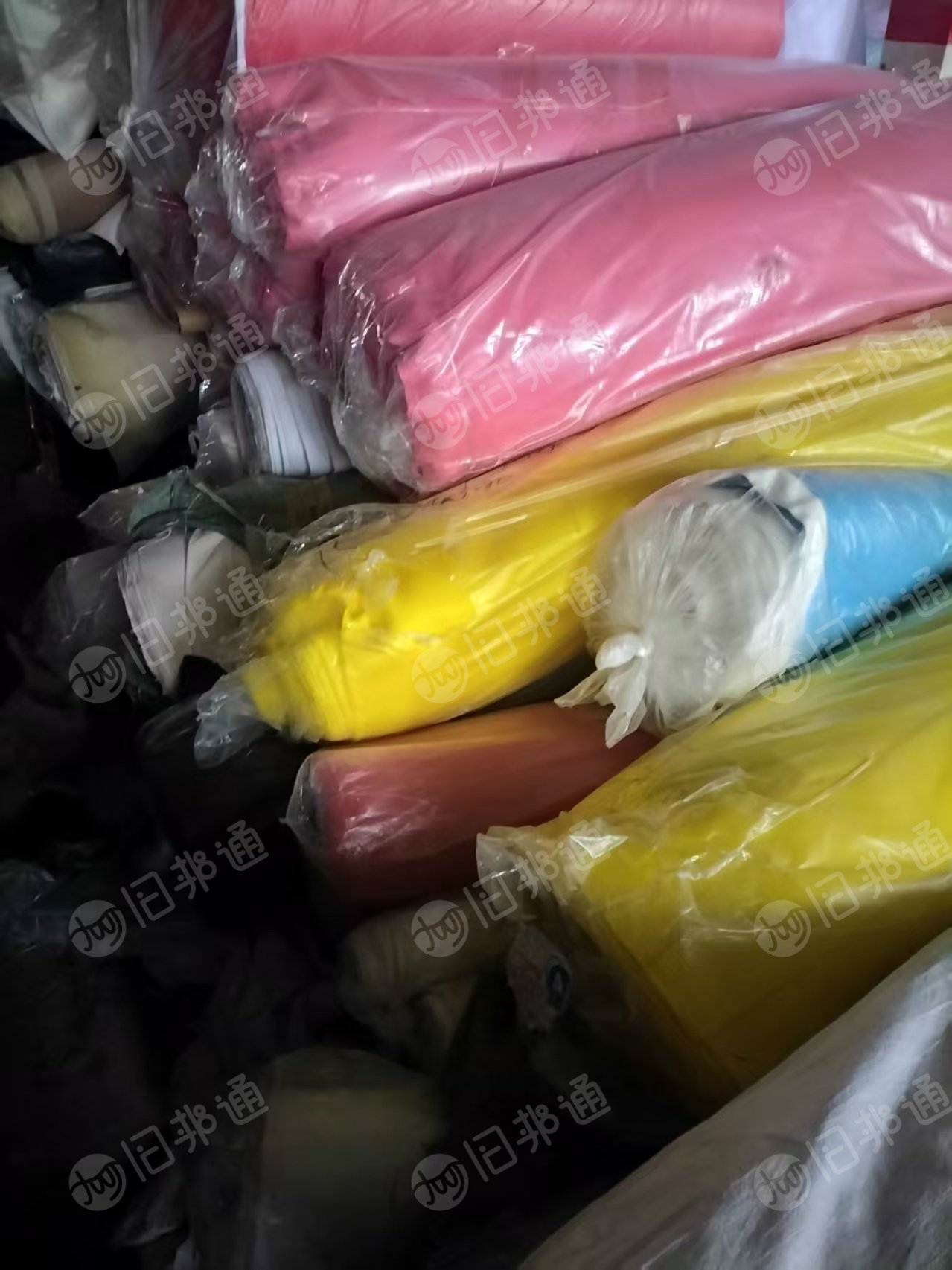 大量出售服装厂，鞋厂，复合汽车座椅厂剩下来的库存布，处理布，种类繁多，货在山东青岛