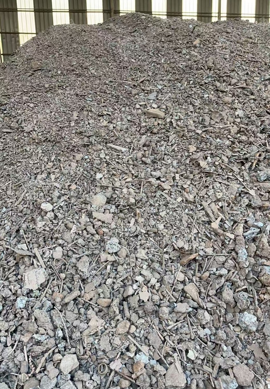 出售过筛割渣块料，含铁70