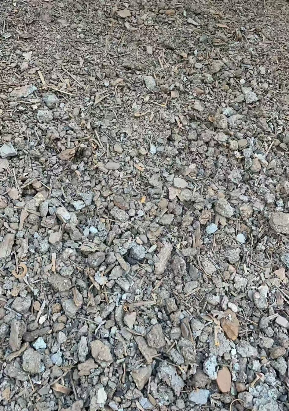 出售过筛割渣块料，含铁70