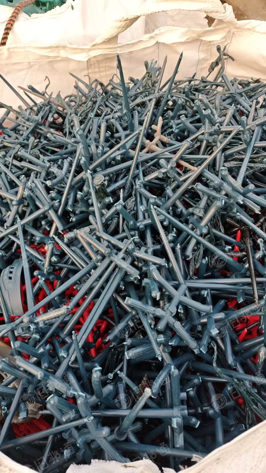 出售尼龙水口料，工具厂下来的，单6， 现货10来吨