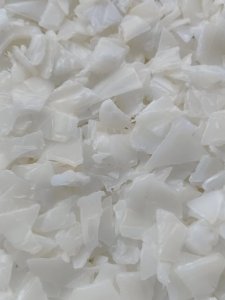 出售低压PE破碎料，水粉透析桶破碎料，尿素桶和透析桶混粉，长期有货