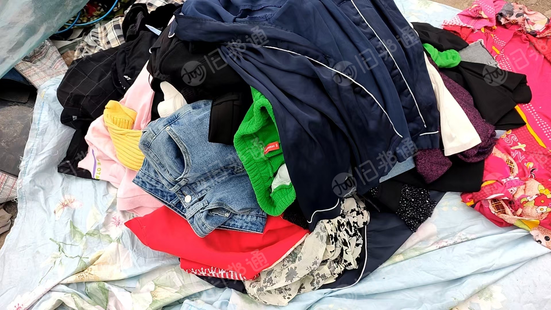 长期出售旧衣服分拣货，牛仔裤，冬装，夏装