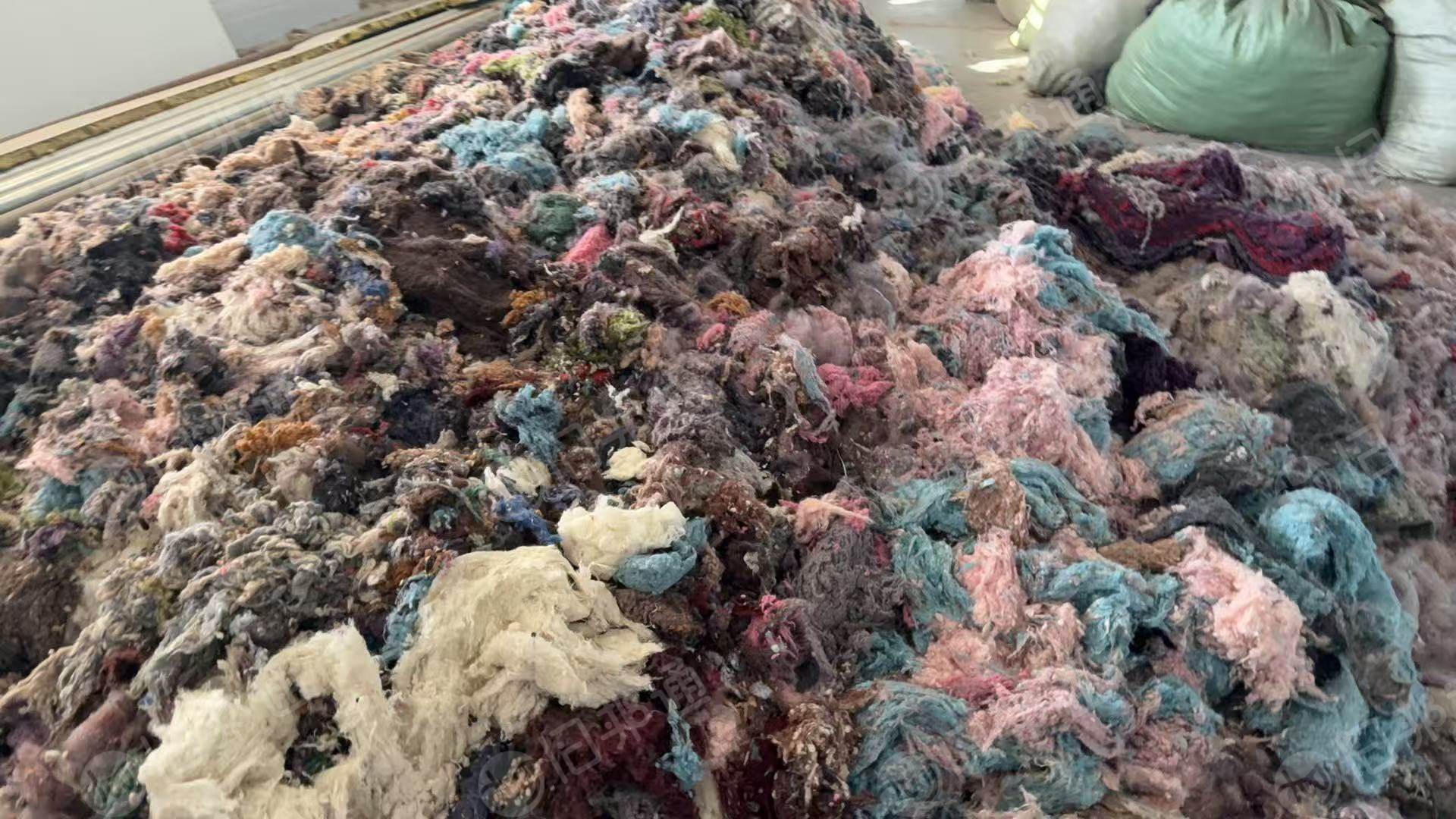 长期出售水洗厂下来的羊毛料，羊毛边角料，五分之二是羊绒