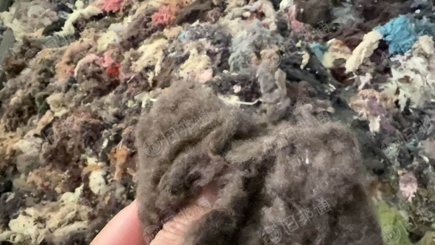 长期出售水洗厂下来的羊毛料，羊毛边角料，五分之二是羊绒