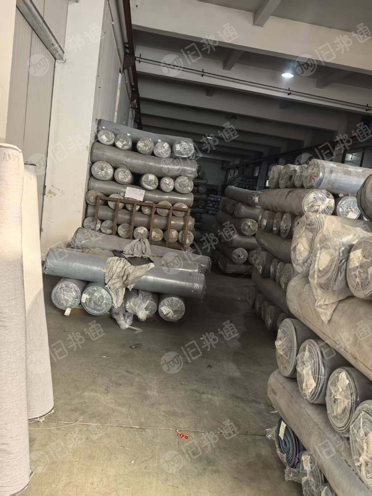 出售黑面白底的牛仔布，牛仔面料，TR面料，有7支，8支，10支，现货90万米左右