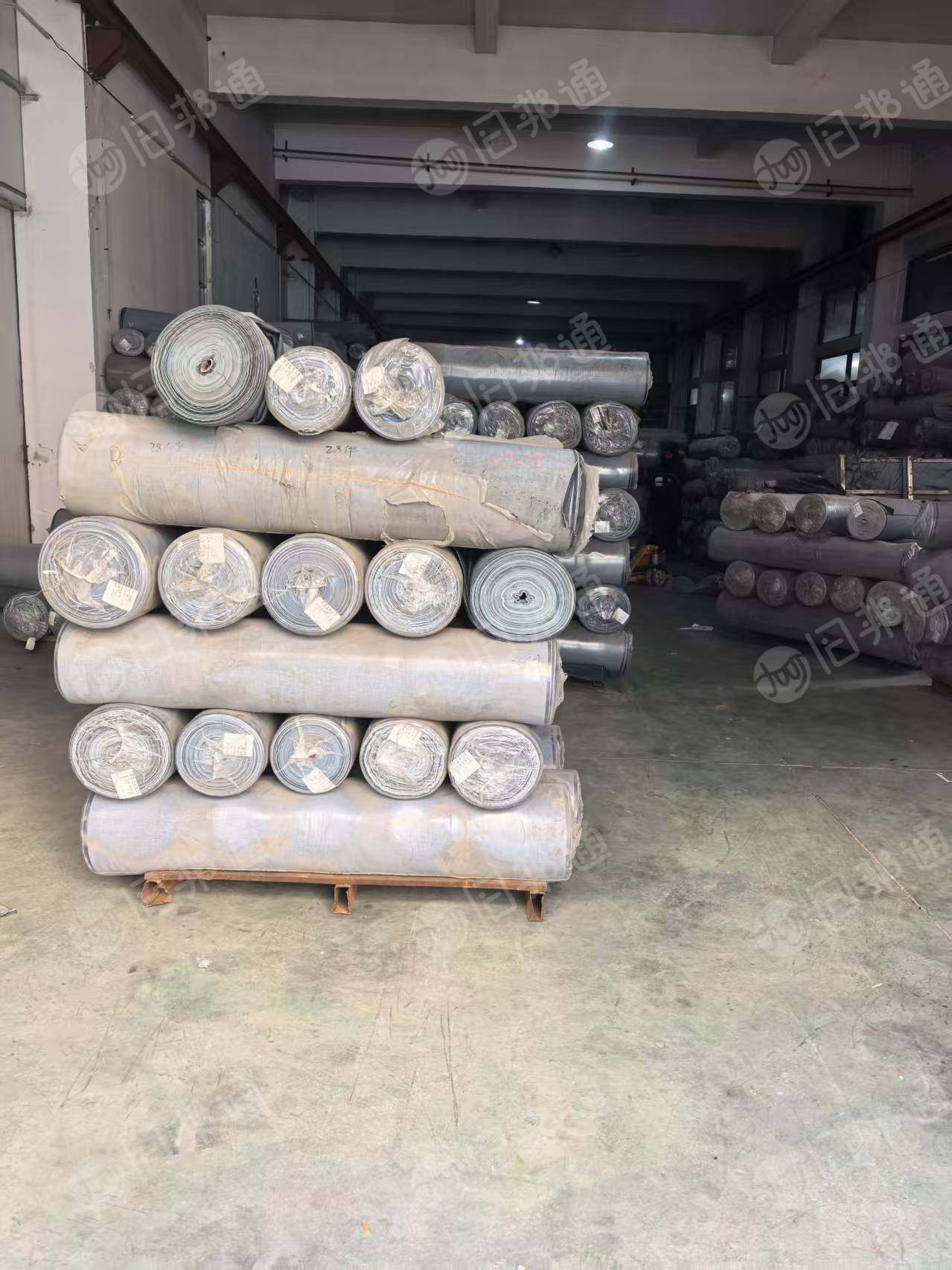 出售黑面白底的牛仔布，牛仔面料，TR面料，有7支，8支，10支，现货90万米左右