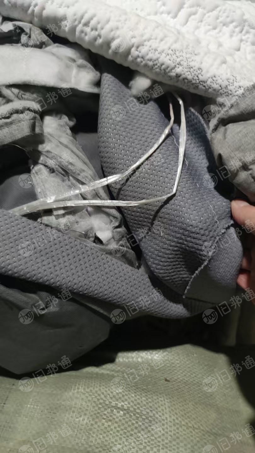 长期出售涤纶废布，涤纶造粒布，老色现货有15吨，货在河南郑州