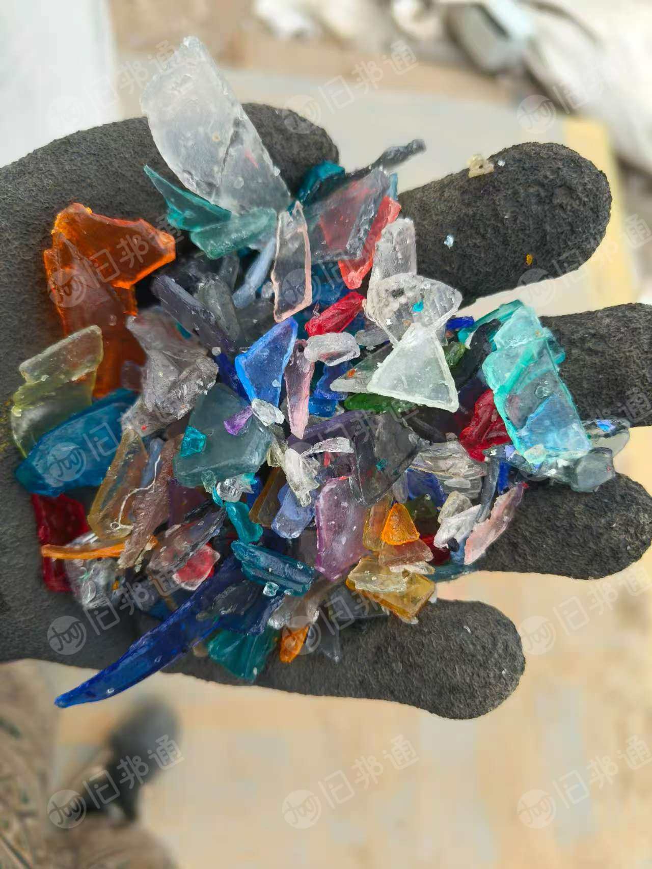 出售PC水桶破碎料，色透PC破碎料，透明聚碳破碎料，现货十几吨