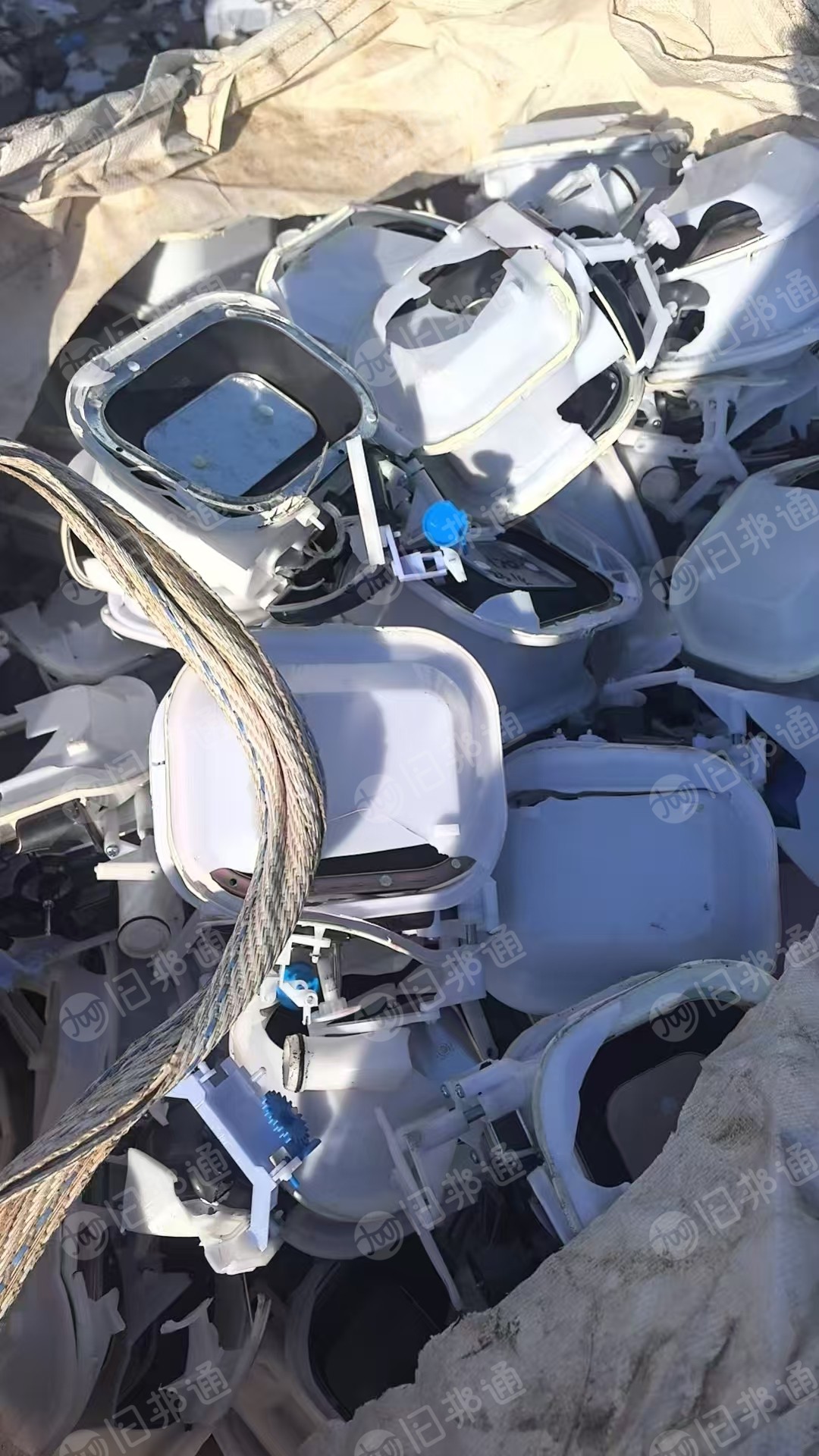 出售POM燃气表塑料，也可破碎后再卖，现货20-30吨，月供20吨