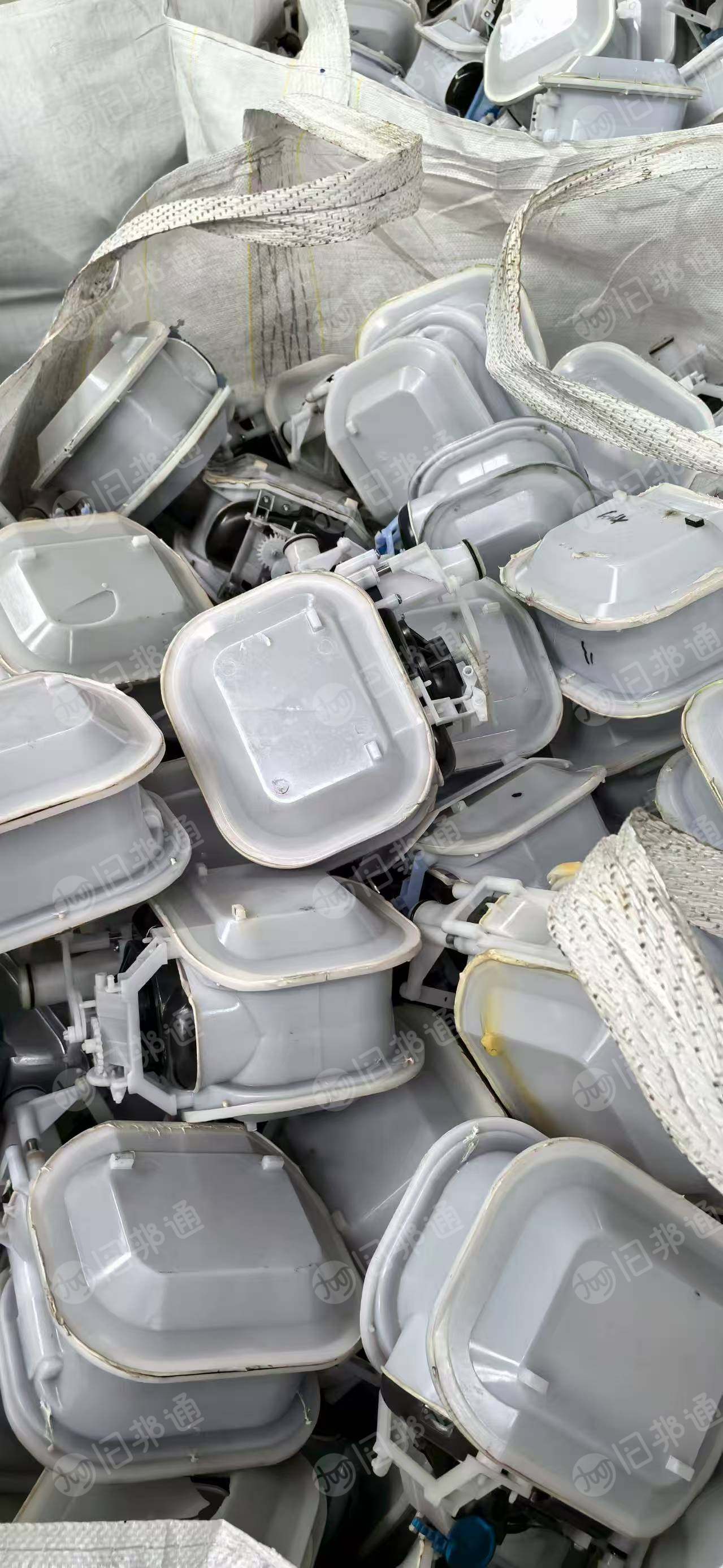 出售POM燃气表塑料，也可破碎后再卖，现货20-30吨，月供20吨