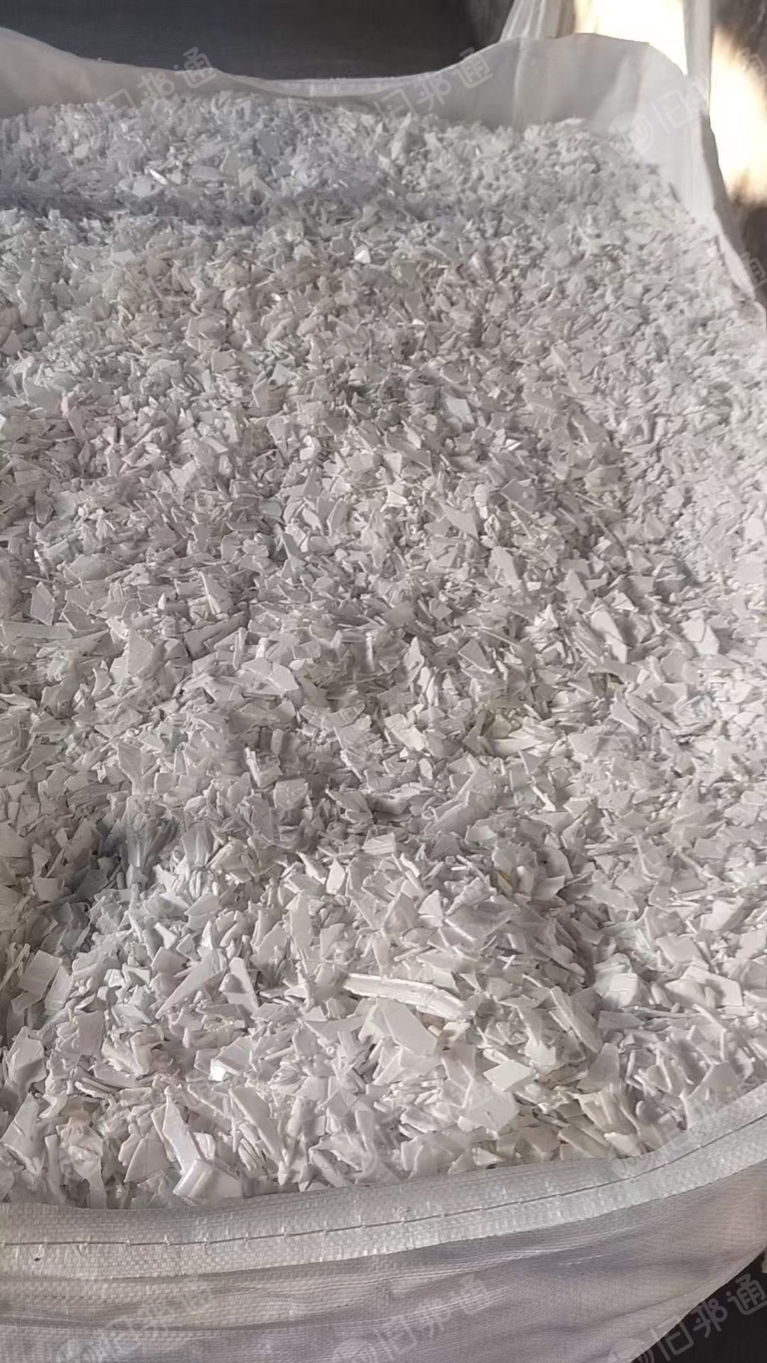 出售纯白无字涂料桶破碎料，现货七八吨