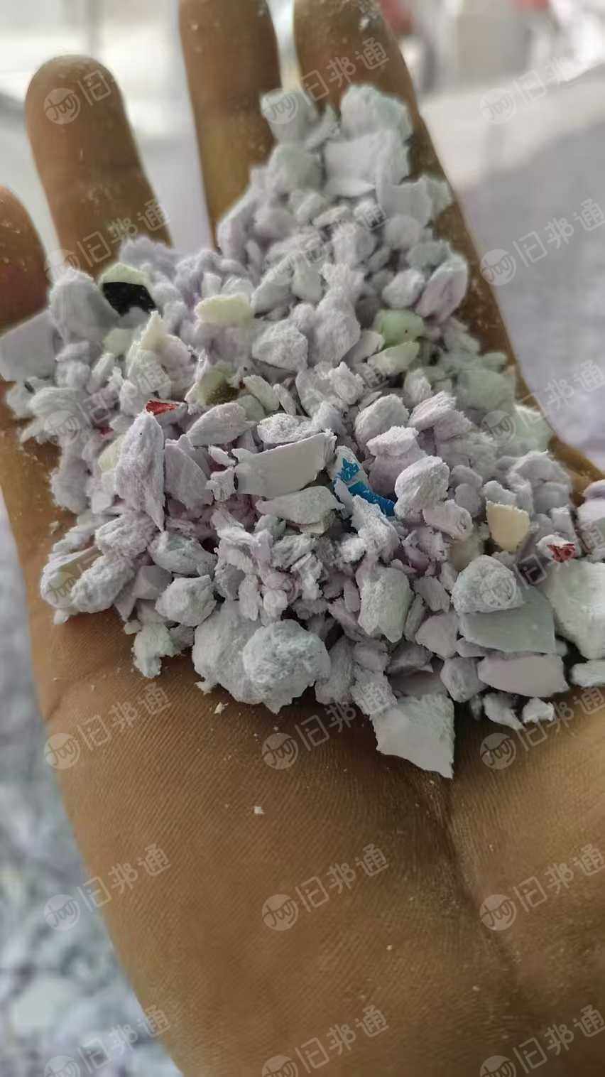 长期出售硬质PVC发泡板破碎料，墙板破碎料，大小管破碎料