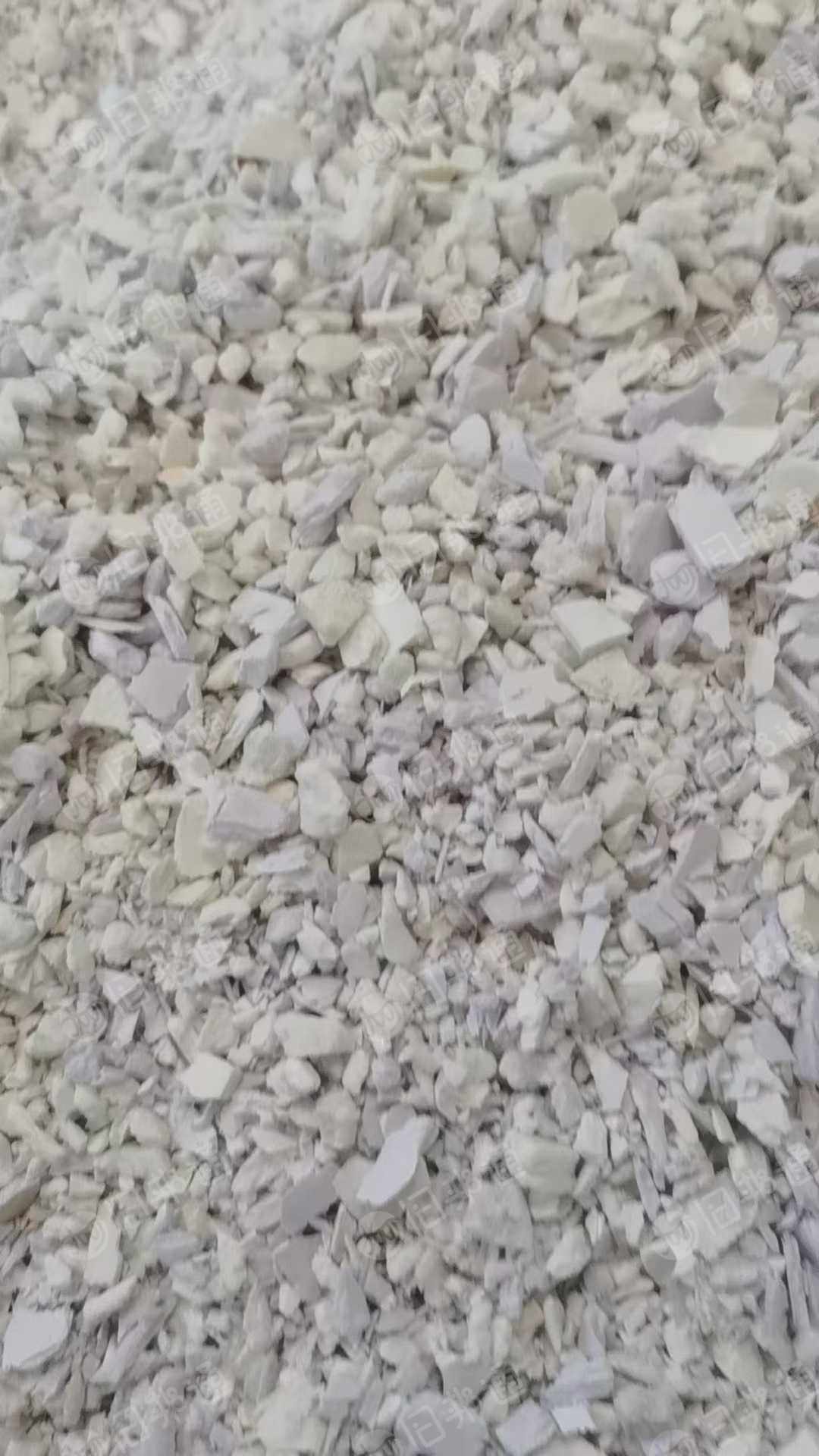 长期出售硬质PVC发泡板破碎料，墙板破碎料，大小管破碎料