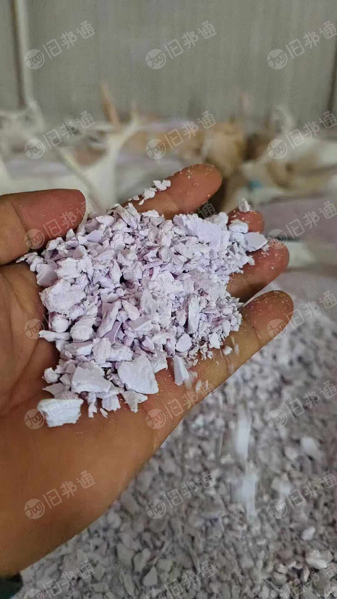 长期出售硬质PVC发泡板破碎料，墙板破碎料，大小管破碎料