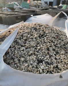 出售ABS鞋跟破碎料，黑花白色，现货十多吨