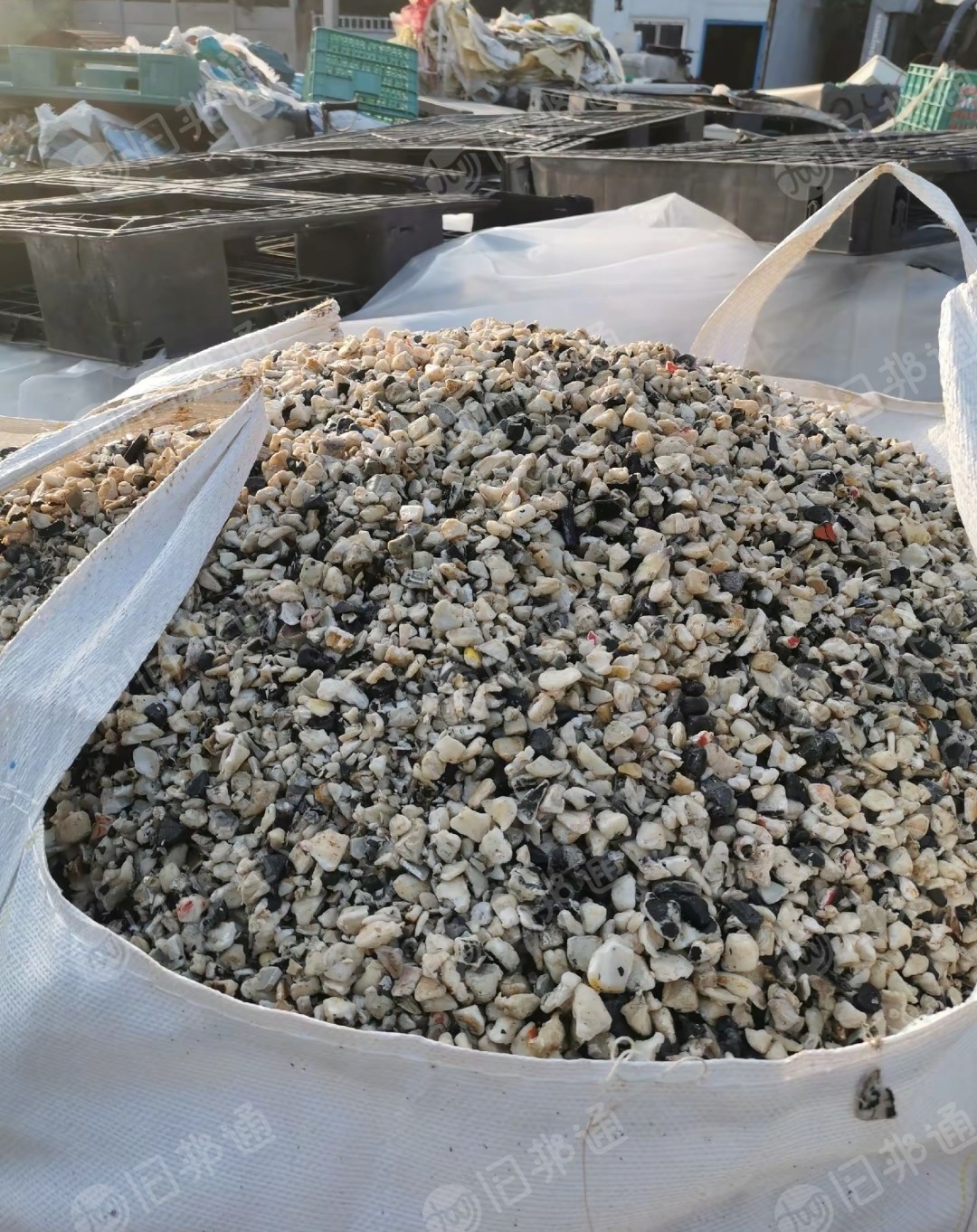 出售ABS鞋跟破碎料，黑花白色，现货十多吨