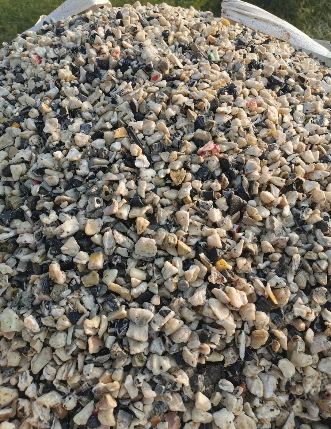 出售ABS鞋跟破碎料，黑花白色，现货十多吨