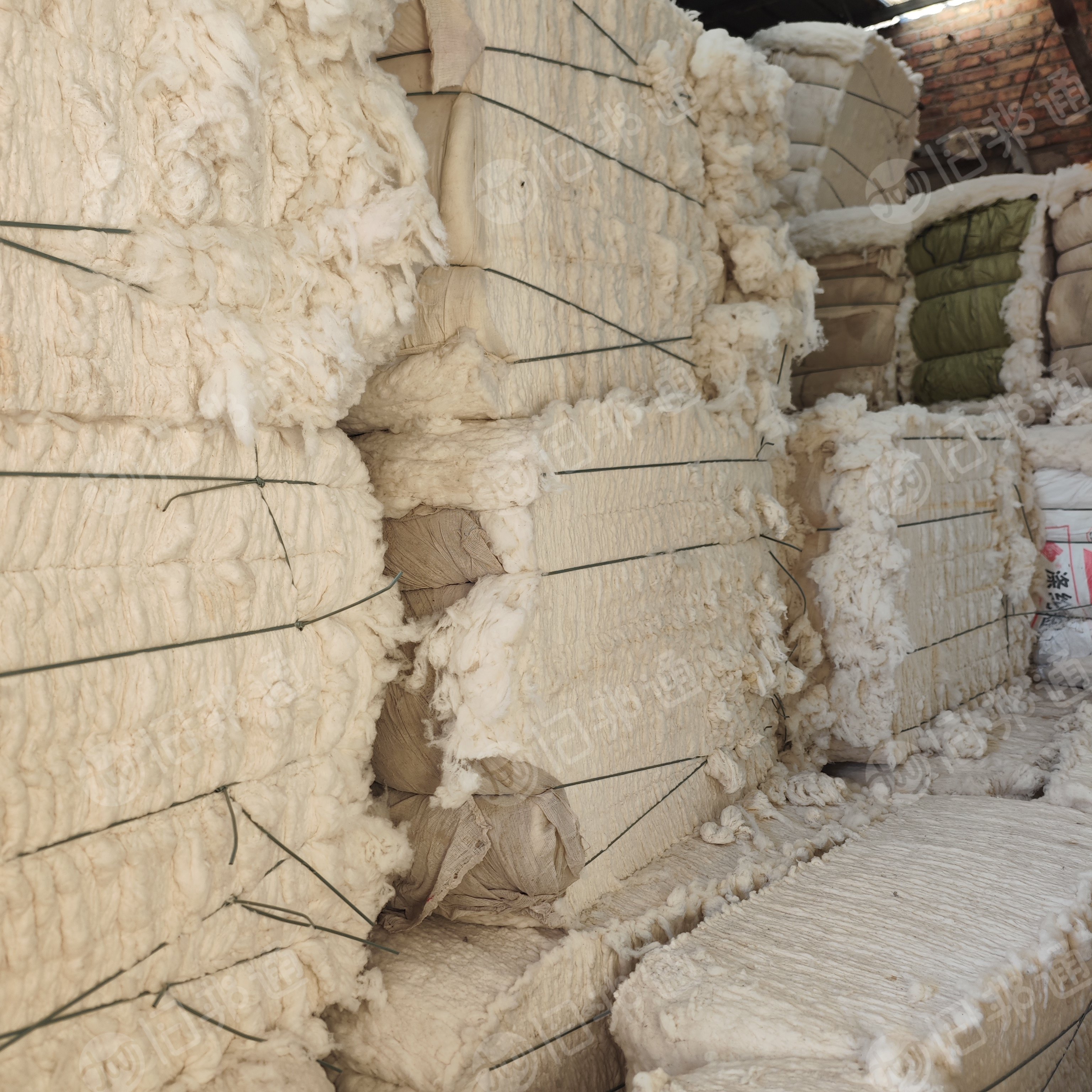 出售一批涤棉开花棉，涤棉车肚，棉含量80以上，现货121吨，在江西抚州