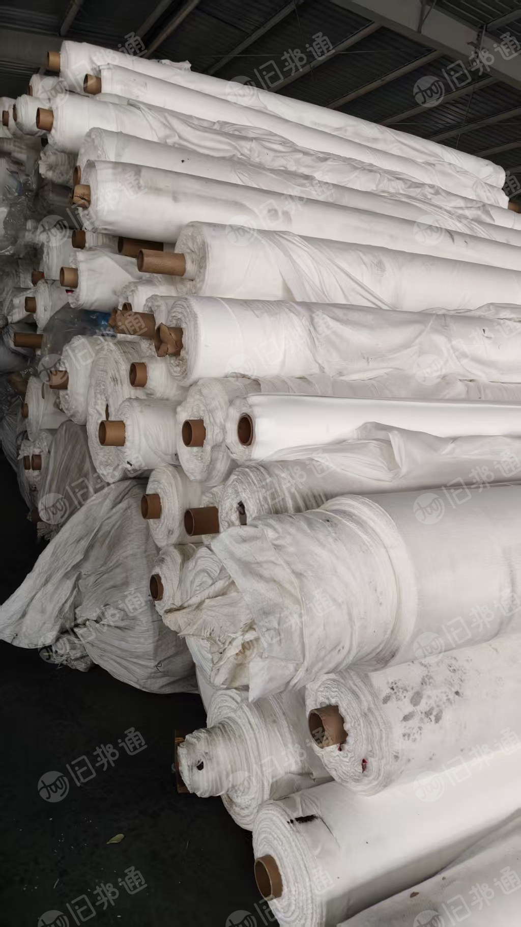 长期出售库存无纺布，水刺无纺布，涤纶无纺布，粘胶无纺布，统货出，现货有30吨左右，在浙江杭州