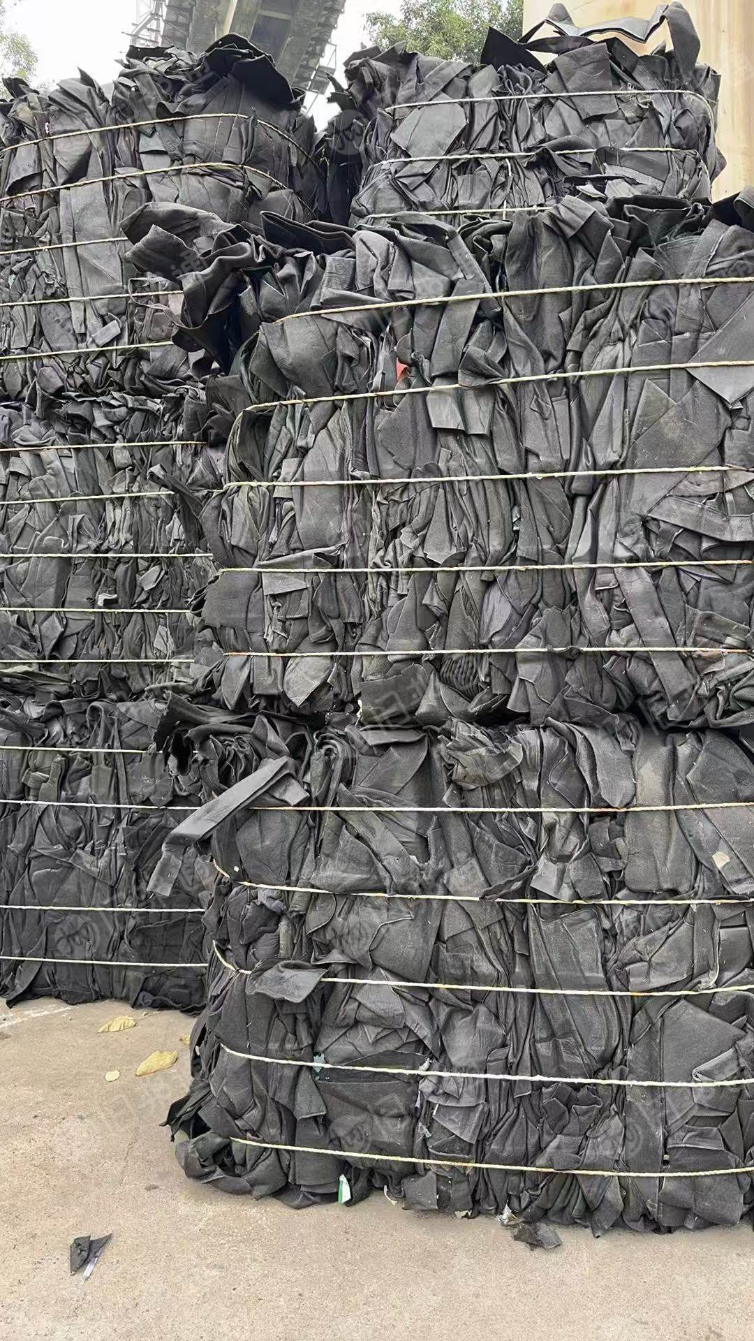 长期出售汽车内饰边角料，硬的，有纯涤纶的和涤纶复合丙纶的，现货有17米的三车，在重庆