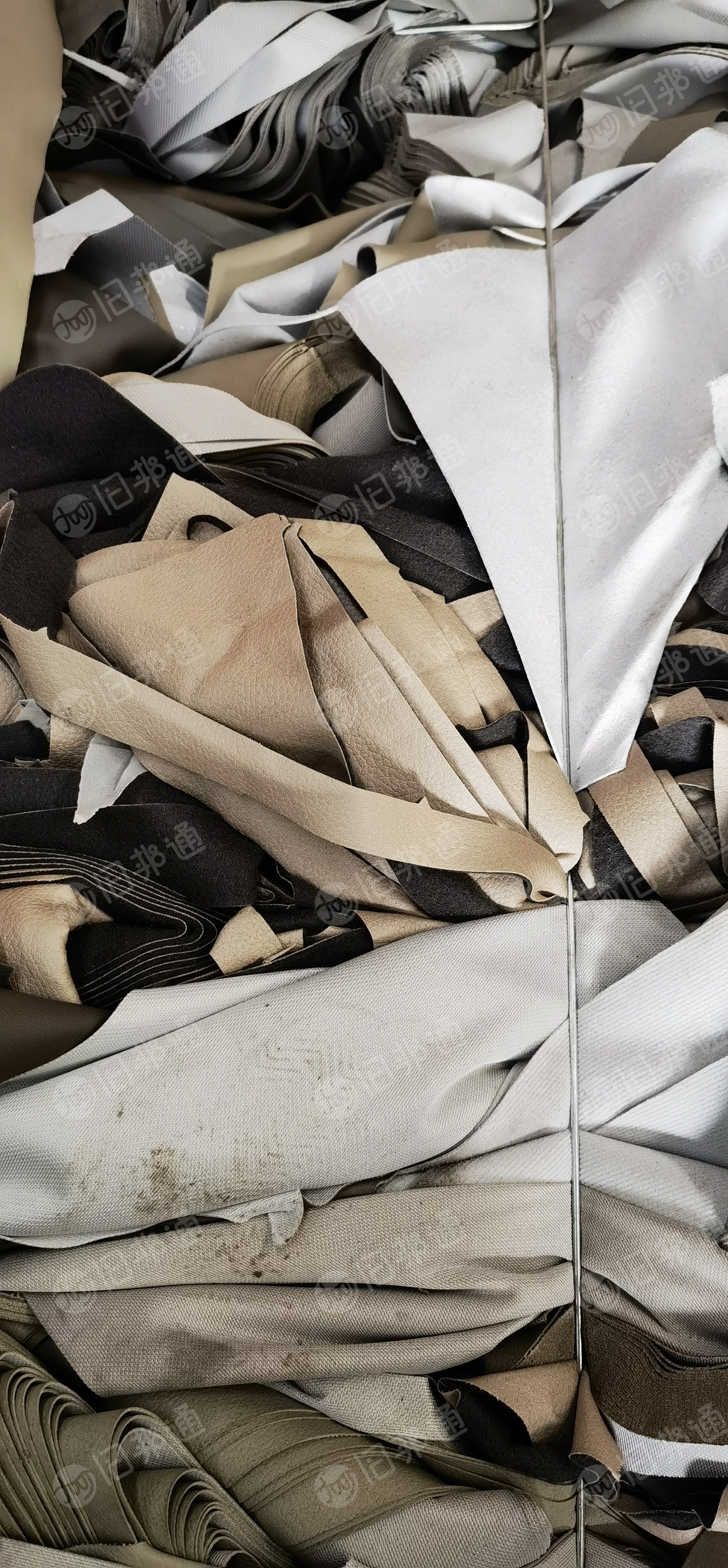 出售PVC沙发革边角料，新厂家后面量会大