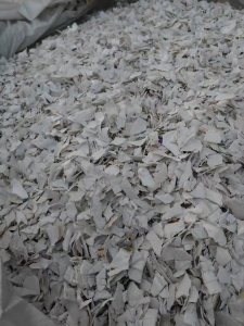 出售小白乙破碎料，全漂过风选，现货30吨