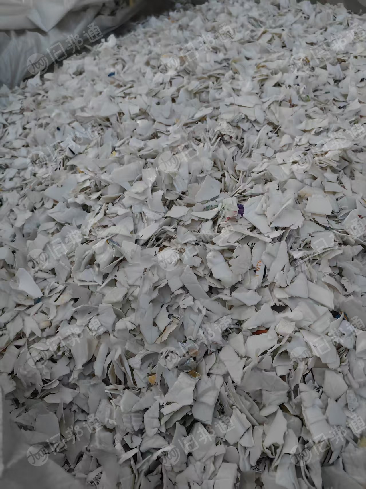 出售小白乙破碎料，全漂过风选，现货30吨